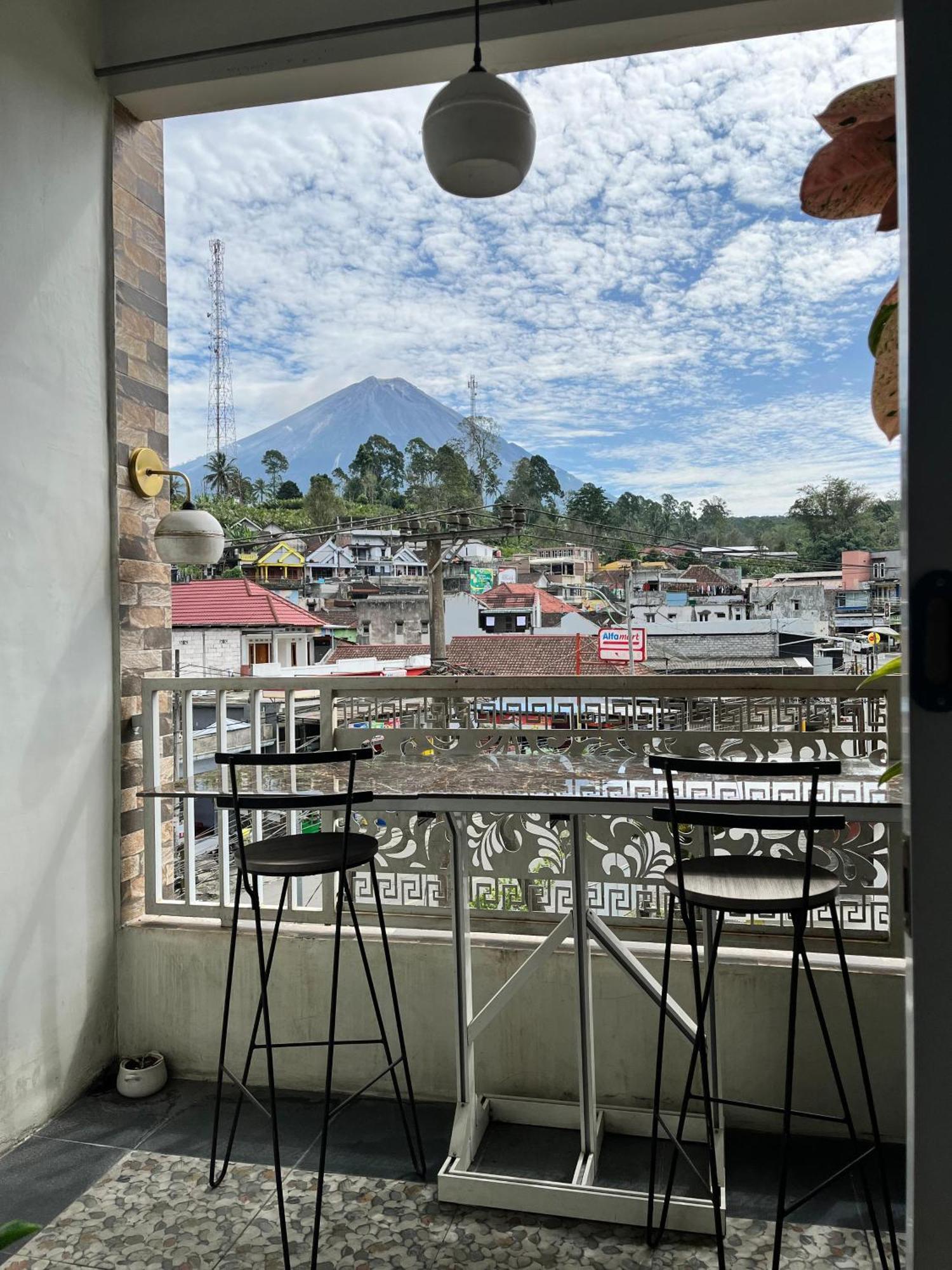 Java Hostel Tumpak Sewu Sidomukti Exterior foto